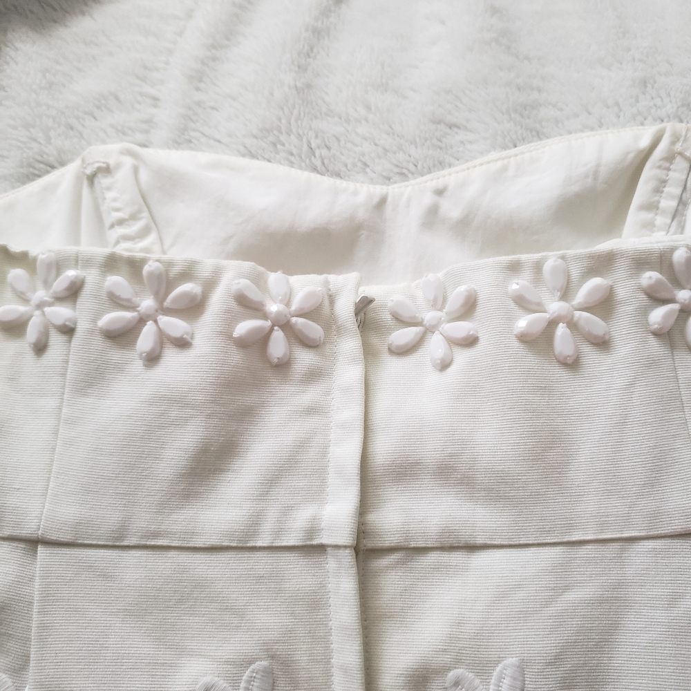 Host Pick 🥂 Lilly Pulitzer White Embroidered Floral Stapless Mini Dress - Picture 7 of 12
